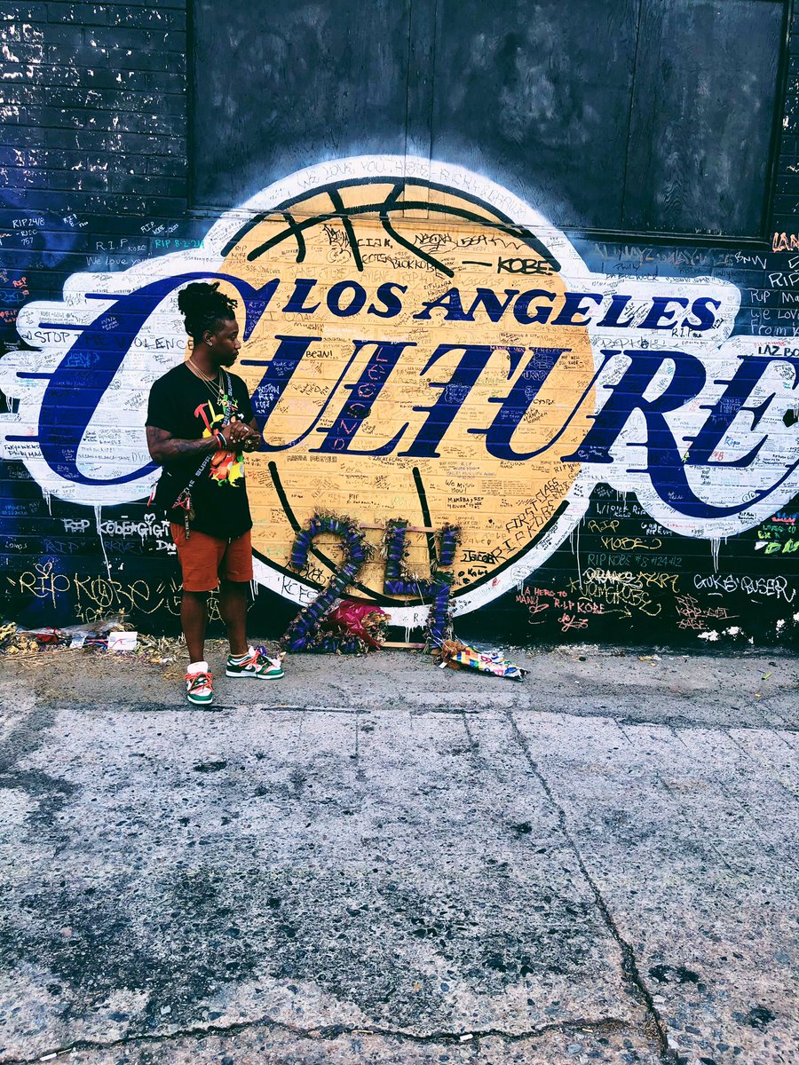 SantanaRxcks's tweet photo. Rest In Heaven to the 5 Ring King. There will never be another, Mamba Mentality 🐍. The Golden Army still marches and it’s still Showtime! #LakeShow #DieHardLakerFan 💜💛 #DieHardKobeFan @kobebryant https://t.co/DP3YaiFl7B