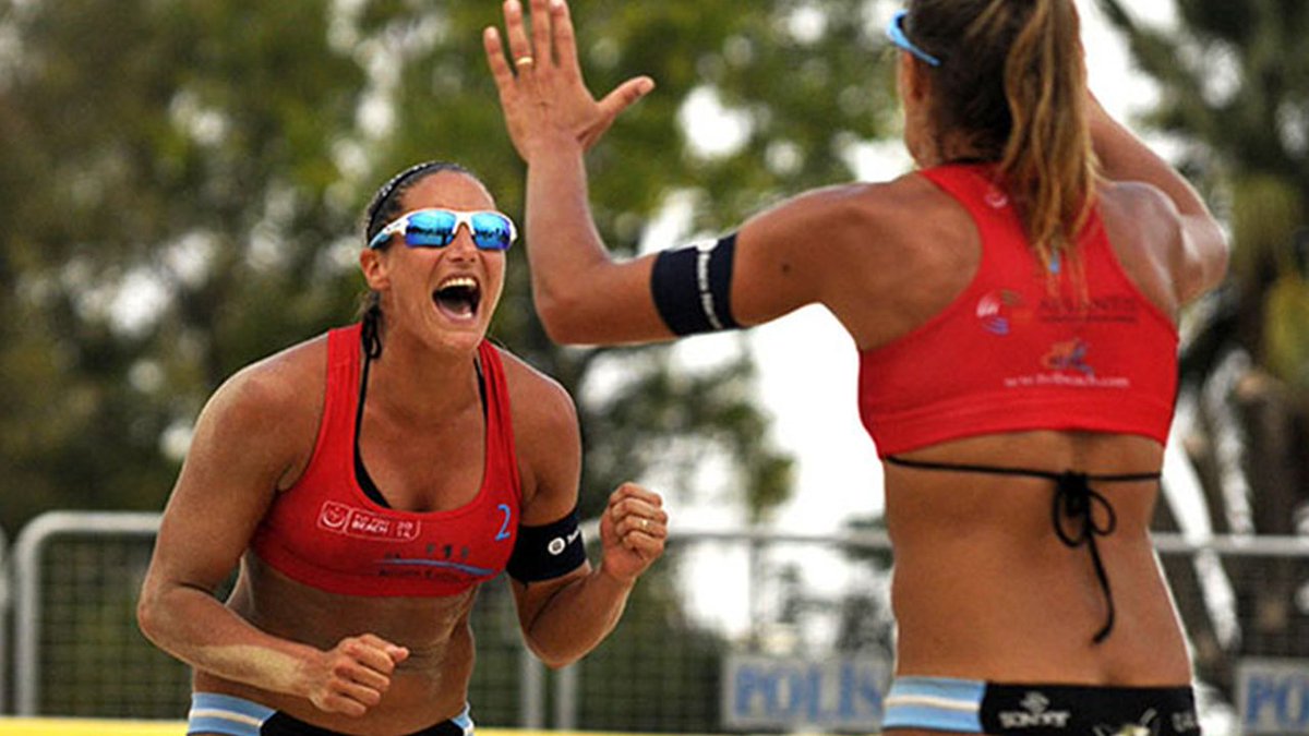 DeportesAR's tweet photo. Ana Gallay te invita a recorrer los mejores momentos deportivos más emotivos de su carrera con sus #4fotos, el clásico segmento de las redes de @deportesar. ¡Mirá la galería! https://t.co/pvvGrpVC2D