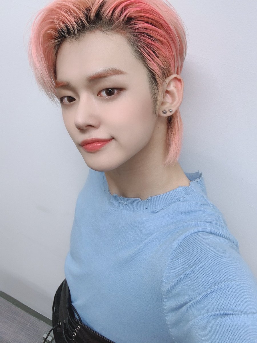 Jiqung's tweet photo. To all our MOAs who watched our stage today! was it a good time? for me, since i havent performed on stage in a while i was so happy and enjoyed it thoroughly! thank you for watching and let’s see each other soon❤️ i took a photo with my soobin-ie 😍 goodnight! I love you ❤️ https://t.co/CgGbsceW7E