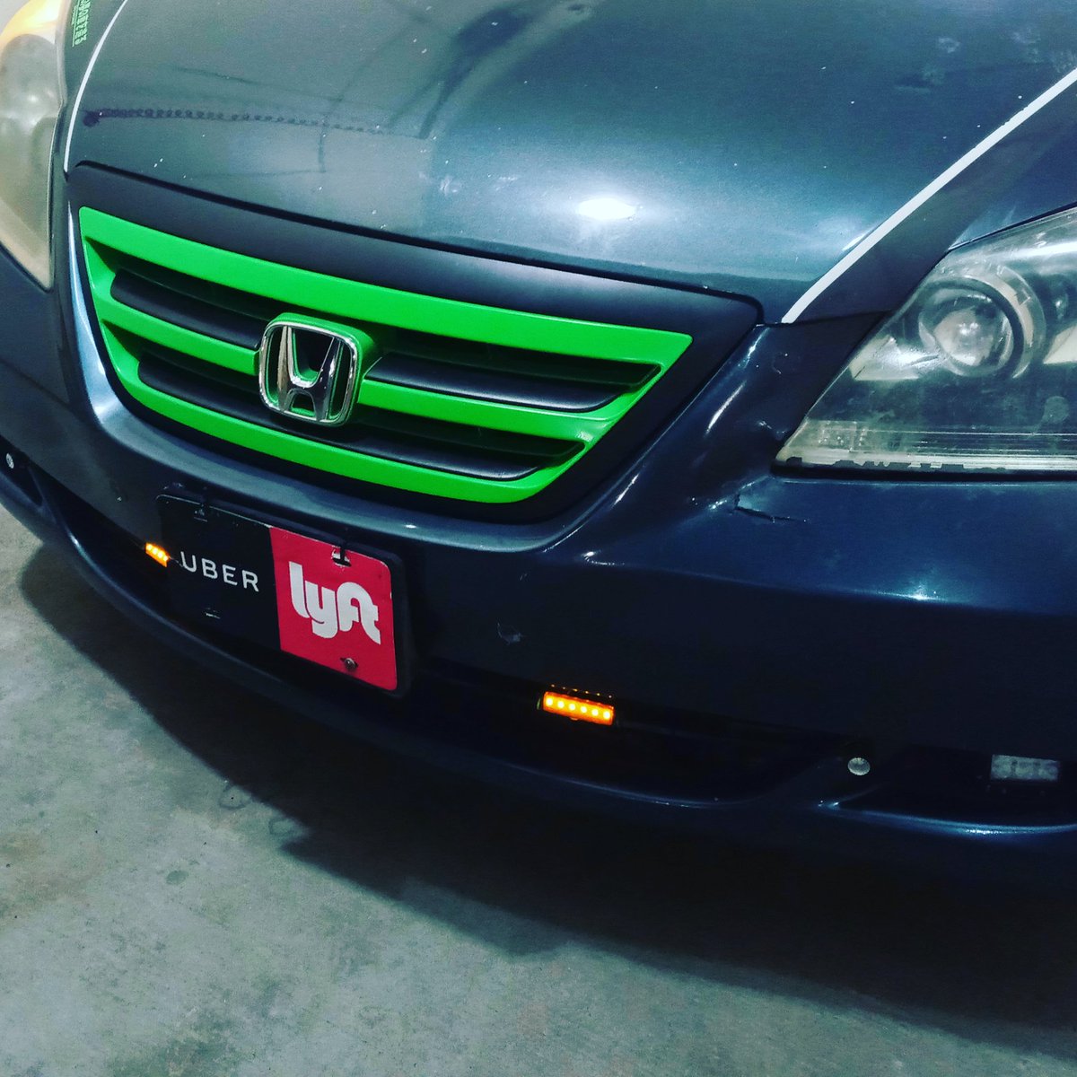 TheHOONIVAN's tweet photo. Killed the #chrome #Limetime #plastidip #blackout #customVan #HOONIGAN #SundayMotivation https://t.co/d4rQUNjuNu
