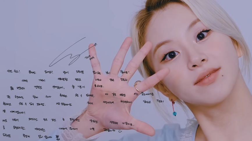 Chaeyoung's Message for ONCE"Hi, ONCE! How are you? The day has come! It feels so good to see you and there are so many things happened now that I can't forget. We celebrate and dress together when we are happy, but we all celebrate today in other places with all our hearts. +