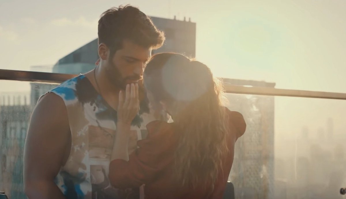 Sofi71282082's tweet photo. Per una delle scene più sensuali mai vista in una serie turca...meritiamo il continuo. 🤞♥️💫

#YouCanSaveBayYanlış

@globalagency
@BluTV
@FARKTRGT https://t.co/Wmuf9jklh2