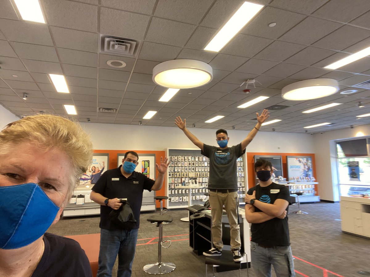 theprinciple77's tweet image. What a great Team at Mobile Tel Skokie. Come by &amp;amp; hear the about the amazing promotions AT&amp;amp;T has for you &amp;amp; your business!  5233 W Touhy Ave Skokie. @TomMonahan10 @joe_boxer44 @MobileTel @nssecker @GreaterLakesMkt #WeareGLM
#LifeatATT
#POWERcentral @ckane54
