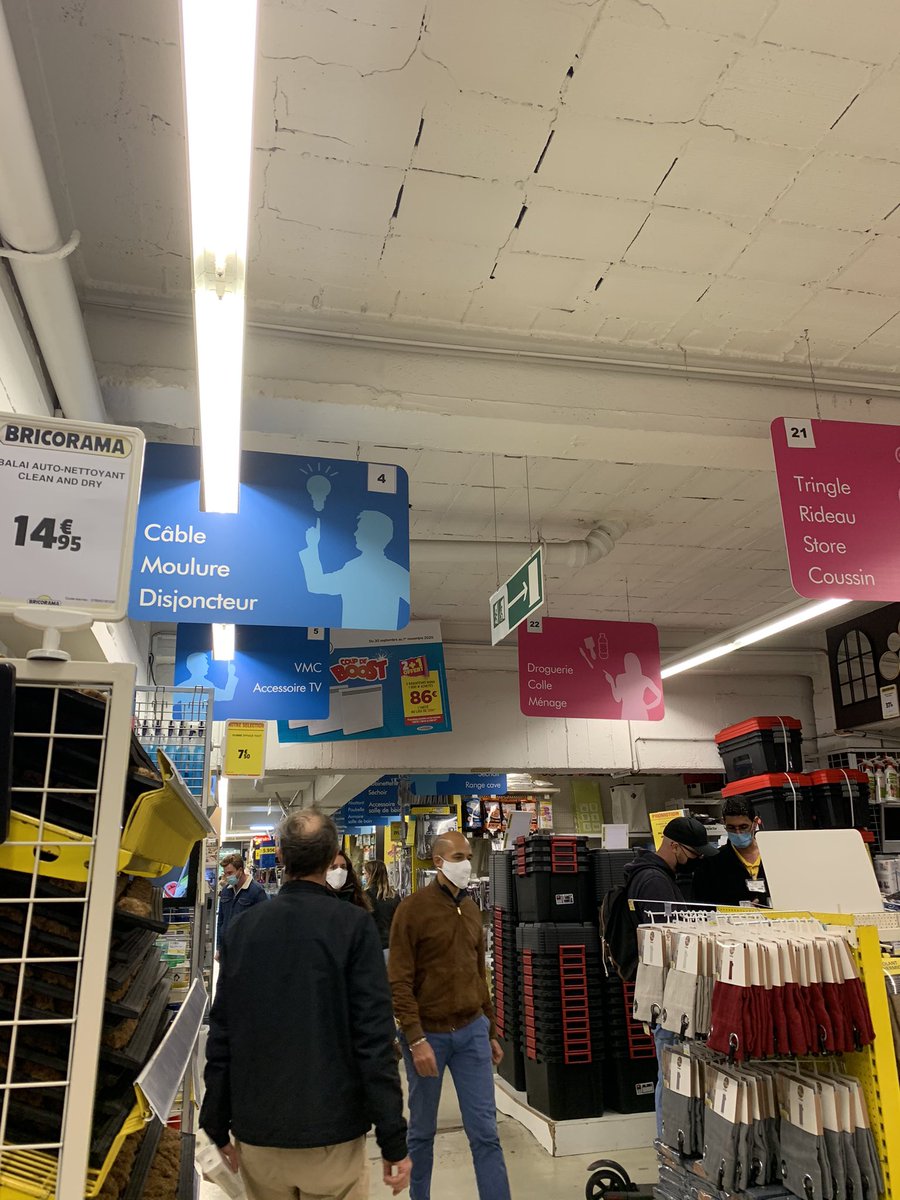 Emmanaud's tweet image. Sympa l’ambiance sexiste... #bricorama #courbevoie