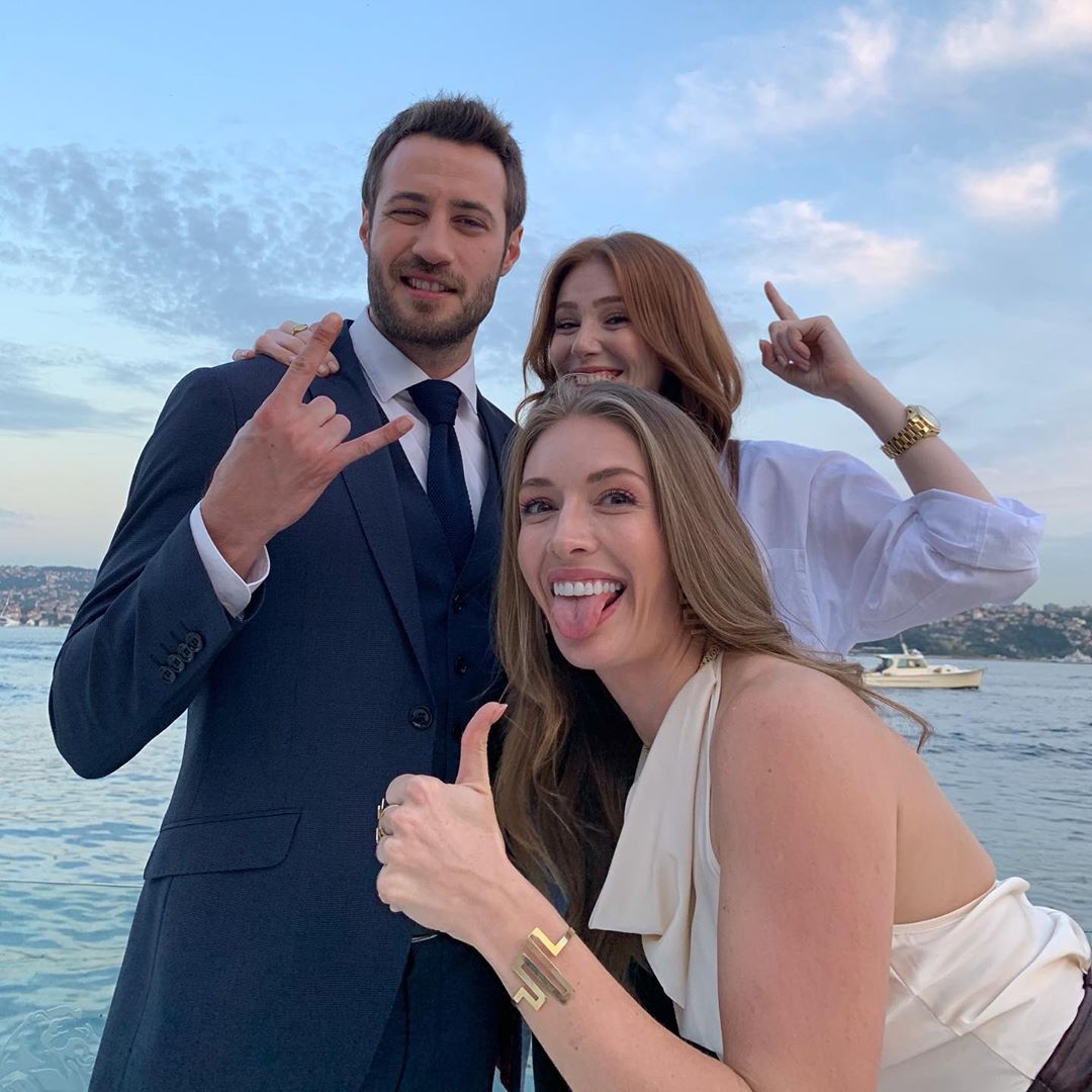 henrymiller4796's tweet photo. So we could stay at home to watch  (iyigündekötügünde)  series and to see Elçin's distinguished acting talent . 
who loves his actor , stays with him and supports her in good times and bad .
 #İyiGündeKötüGünde #startv #o3medya @o3medya @startv 
+ https://t.co/SUaGP07HKf