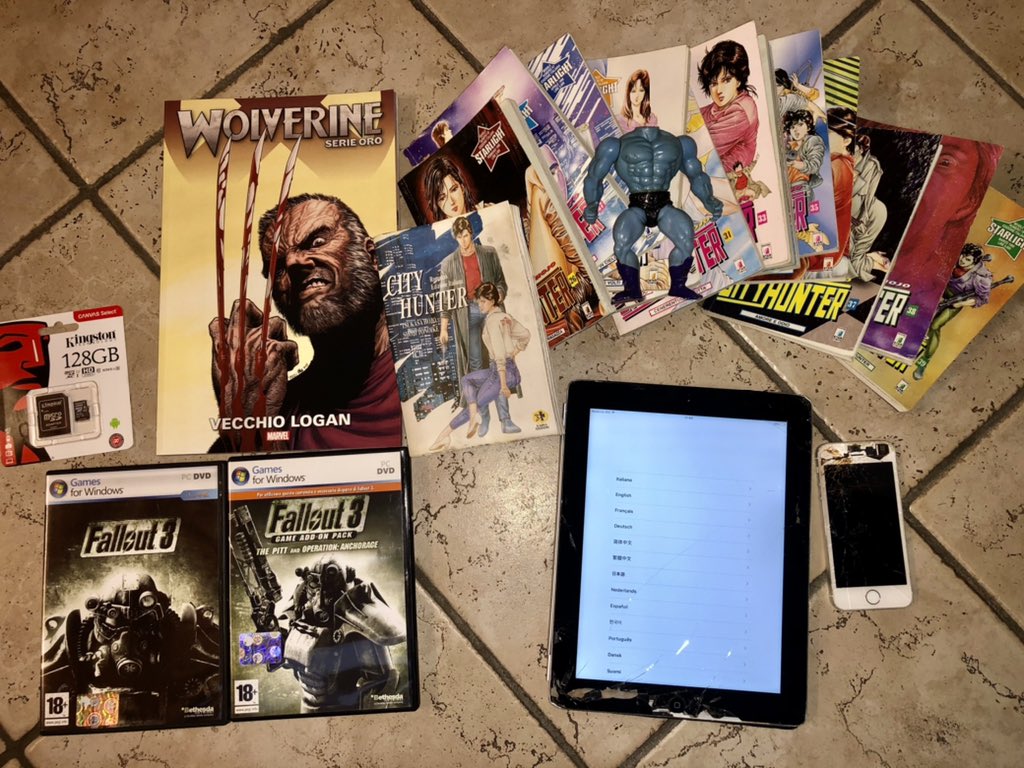 nerditudine's tweet photo. Acquisti di oggi al mercatino: #microsd da 128 gb, fumetto #vecchiologan , giochi #fallout3 per PC , vari fumetti di #cityhunter , #skeletor dei Masters senza testa , e #ipad3 e #iphone5s messi male https://t.co/FcZZZLCgM2
