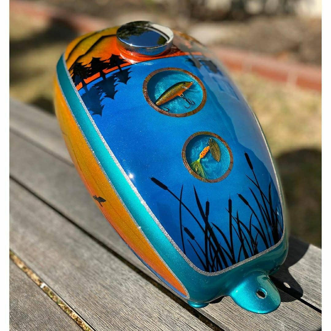 chopcult's tweet photo. Some stellar #tankart created by @viciouscycles and @the_livin_company. #viciouscyclespaint #custompaint #resinart #chopper #chopcult #fishing #letsbringbackthefun #letsgofishing https://t.co/f36HnphjAG