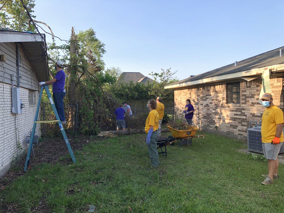 JoinNOBA's tweet image. Want to thank our churches responding in the wake of Hurricane Laura: volunteers and supplies from @FBNO @CanalMosaic @sendrelief @lakeshorenola @VintageMetairie @FirstWego Vieux Carre, Riverside, I.B. la Viña and our entire Hispanic Association, with food donated by @IdealMarket