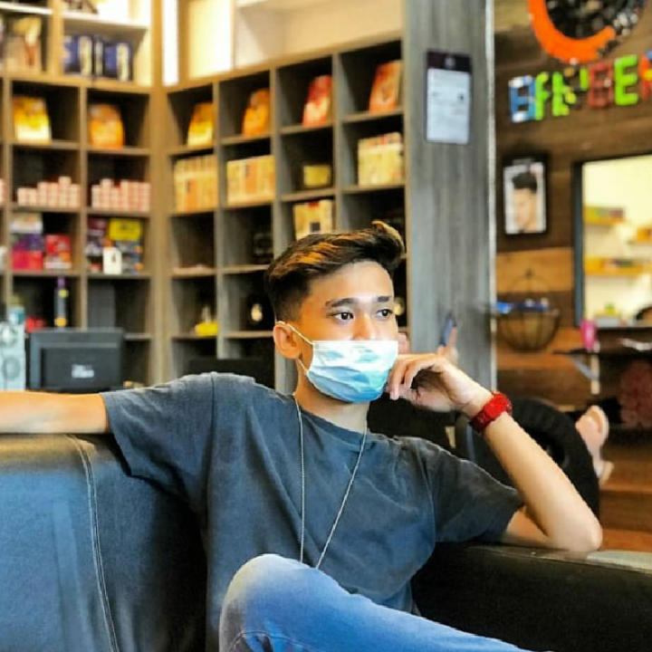 Aimanizam4's tweet photo. Come hangout with me > Dinda jangan marah2 on #BIGOLIVE https://t.co/ux5cAs6xUa https://t.co/E5PmzSyNIl