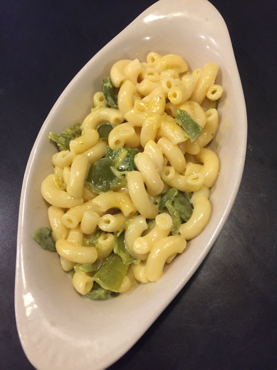 FlancersAZ's tweet photo. Green Chile Mac and Cheese!?! Yessssss https://t.co/NU7mYb8rP5