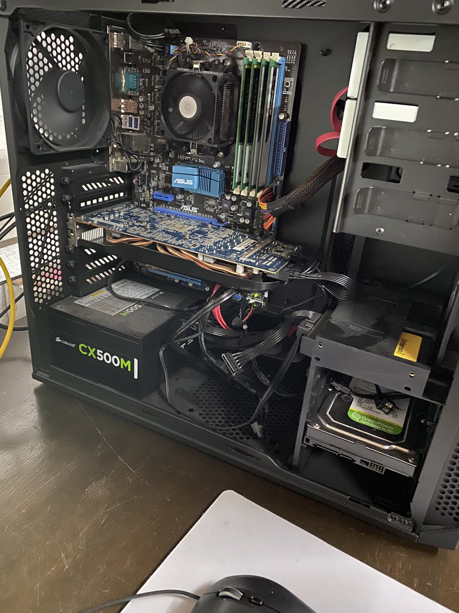 LetsPlay_Studio's tweet image. hier entsteht wiedermal ein PC für eine liebe nette Person die es verdient hat! #LPSsupport #GamerHelp #LPScommunity #danke #RT