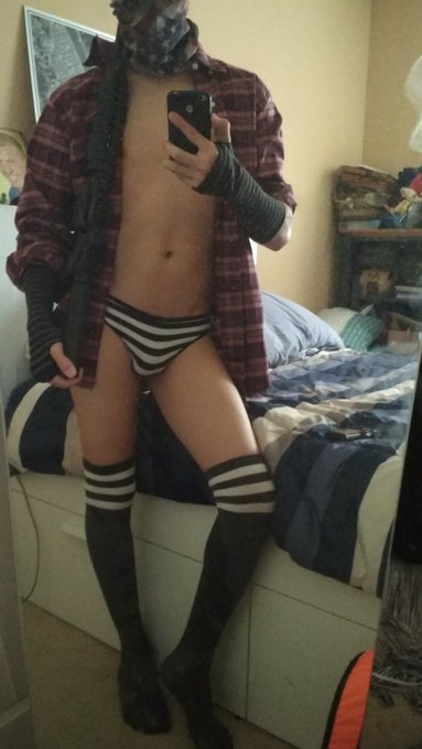 I don't know how to button my shirt https://t.co/x1FqwCn19Z