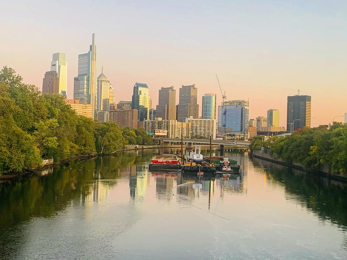 Philadelphia, where good things happen 💙 #myphillyphoto #myphilly #ilovephilly #philadelphia #phila #skyline #walk #ilovephiladelphia #streetsofphiladelphia #goodthingshappeninphiladelphia