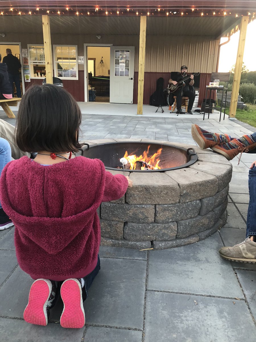 OrwickKtorwick's tweet photo. #BSESFallFest20 - S’MORE Fun!
Making her treat while listening to @ShineDelphi! After snacking, Sophia danced the night away to some amazing music!! https://t.co/qmlzNTUNt1