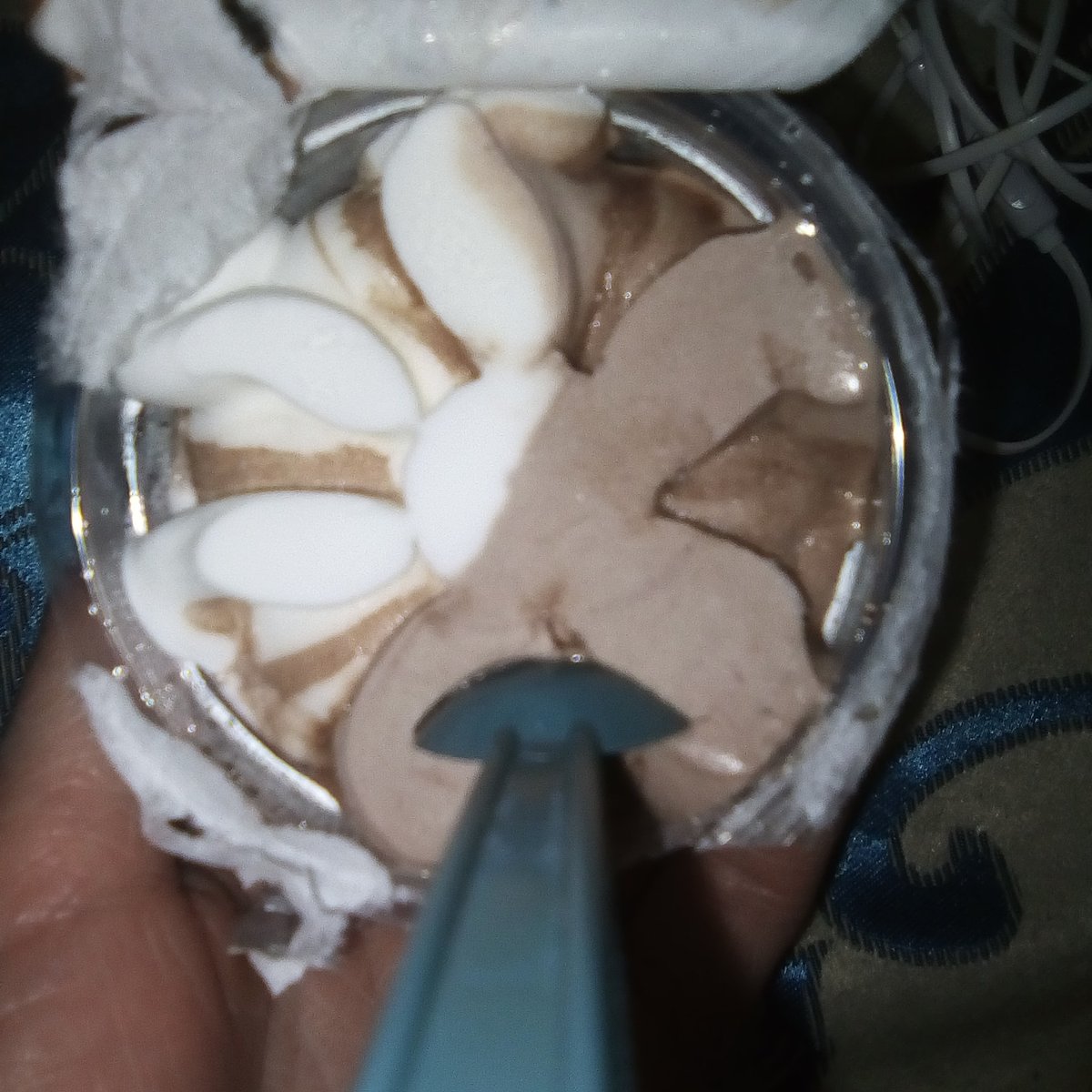 MichaLebailly's tweet photo. #time 2 #eat #icecream #vanilla #chocolate although it's #cold #love #freshing myself #delicious #yummy #instagirl #instalovers #instagram #likeforlike #followforfollowback ๐๐๐๐จ๐จ๐จ๐ฆ๐ฆ๐ฆ https://t.co/NQX2dfBdrb