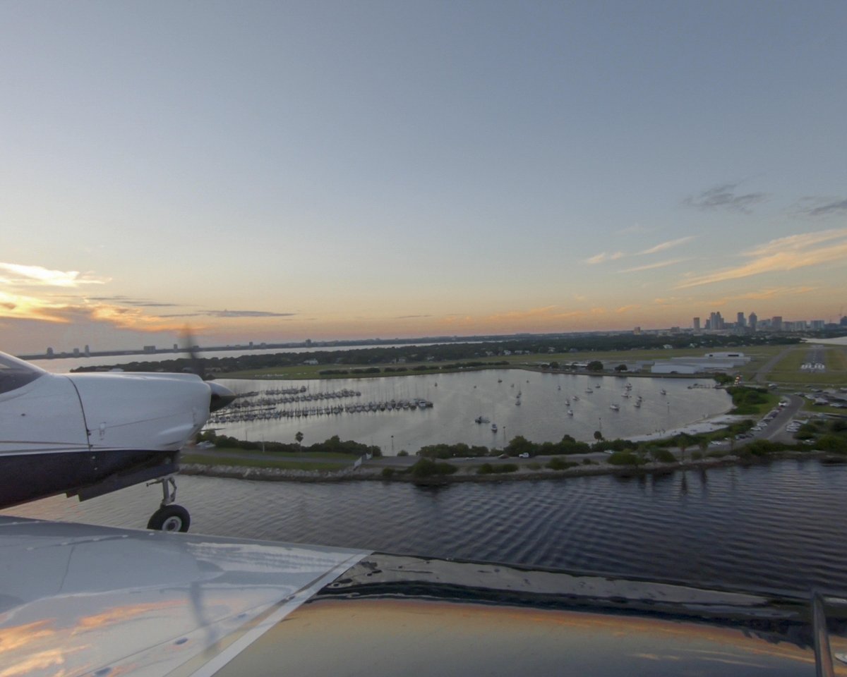 stpeteair's tweet photo. Pete O' Knight sunset approach. @piper_aircraft_inc @gopro @nflightcam https://t.co/g0BFmbyUKb