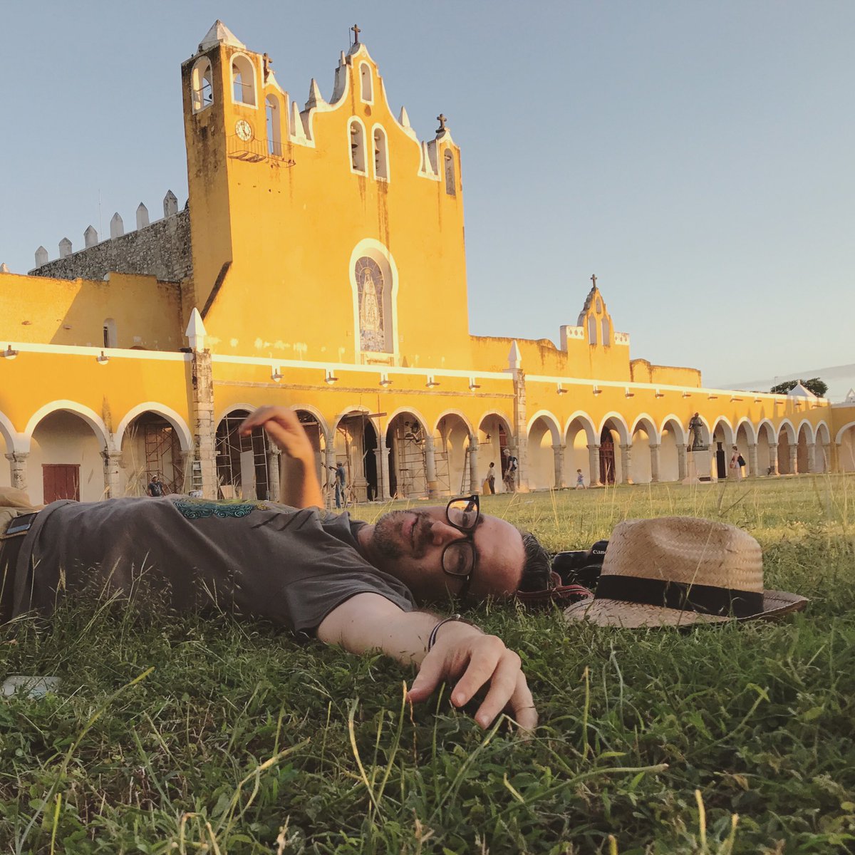 <a href="/edificiosmayas/">Oswaldo Matú 💀</a> Afirmativo, pareja.