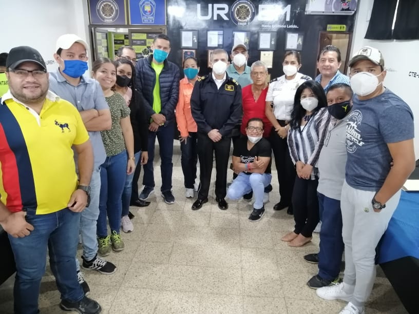 CTEcuador's tweet photo. Este domingo, segundo día del Curso de Periodistas de Seguridad Vial, el Pref. William Ayala hizo un análisis del estado mundial de la seguridad vial, además de los factores que interactúan en los accidentes de tránsito, así como los cambios  de mentalidad para reducir accidentes https://t.co/shBxWUwOlh