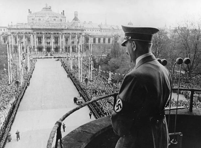 Tim_Schmalz's tweet photo. 📢🇦🇹 Tonight at #VirtualGSA2020 - 'Underneath the Enthusiasm: New Perspectives on #Anschluss' 🇦🇹📢

I'm proud to have organised this panel with @MacneillLindsay, moderated by @SMUDedman's @erhochman and with comments from @StevenBeller1! https://t.co/J3BRQZBY45