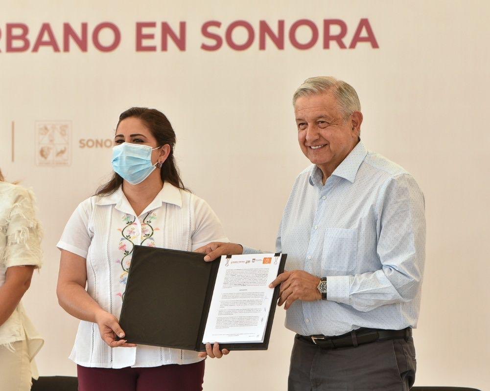 CelidaLopezc's tweet photo. Estamos muy contentos y agradecidos con el apoyo del Gobierno Federal. La Cuarta Transformación tiene muchos retos por delante, pero el amor a los nuestros y la convicción de que se pueden hacer mejor las cosas nos mantienen firmes. #HermosilloConAMLO @lopezobrador_ https://t.co/qF3nhzCmie