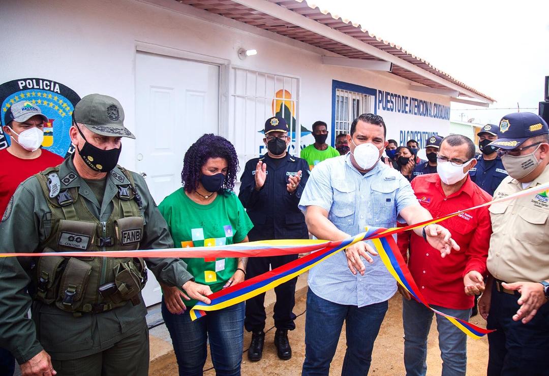 Un Puesto de Atención al Ciudadano (PCP) inauguró
el mandatario regional, Víctor Clark Boscán en Bicentenario, parroquia Punta Cardón mcpio Carirubana en compañía del Secretario de Seguridad  Ciudadana GB Miguel Morales Miranda y V/A Edwuar Centeno Mass Cmte de la Zodi 12 Falcón