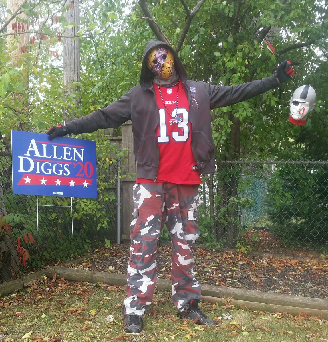 BillsJason1's tweet photo. Bet nobody knew Raider season opened up this weekend 2!! My @BuffaloBills gonna take care of them @Raiders today just like I got this guy!!  #billsjasonlives  #BillsMafia  #raiderhuntin #sundaythe13th #gobills #bowlife https://t.co/QTmcndzGtx