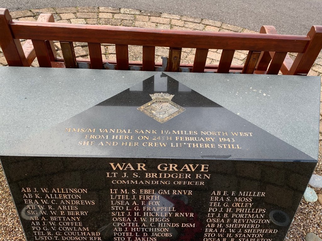 PaMemorial's tweet photo. Thank you to #AcademyPal @ianjackson68 for the photos of the memorial to HMS/M Vandal at #Lochranza, Isle of #Arran. Lost during sea trials 24 February 1943 & finally located by HMS Hurworth in June 1994. @RoyalNavy #SubmarinersAssociation #LestWeForget https://t.co/gD0aLn2sfx