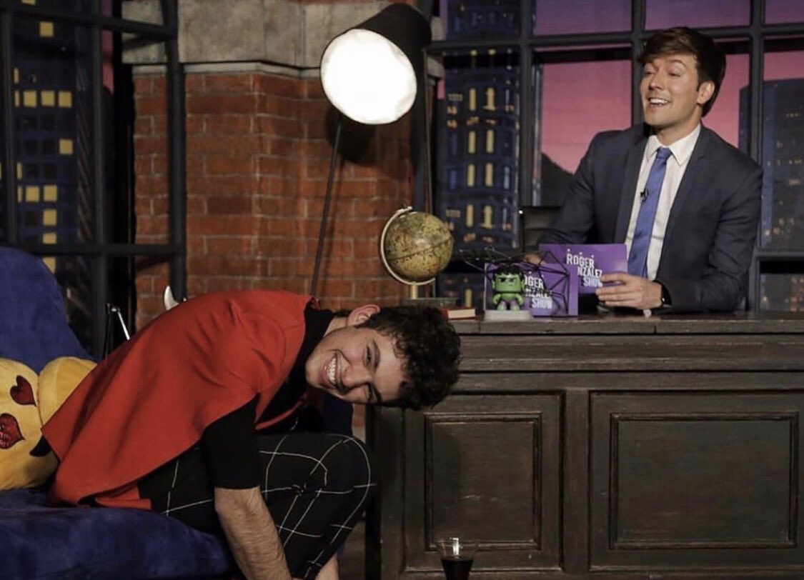 rogerlateshow's tweet photo. Tenemos la entrevista completa con @JoaquinBondoni hablando de su nuevo sencillo #Black vayan a verla 😍😍😍
RT si quieres que la cante en vivo con nosotros en #TodosQuierenFama 😏😏 @TQFfans 

https://t.co/tkFTVFG7Pn https://t.co/E9Pv4RFfu2