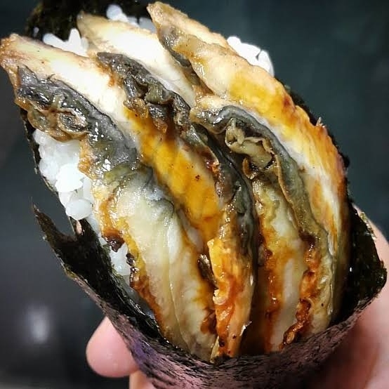 Yaz bitti diye üzülmeyin. Külahta unagiyi denemek Ace Sushi'ye gelin 🔥

#acesushi #sushi #sushitime #beylikdüzü #beylicium #adnankahveci #acessushi #yaşamvadisi #temaki #handroll #unagi #yılanbalığı