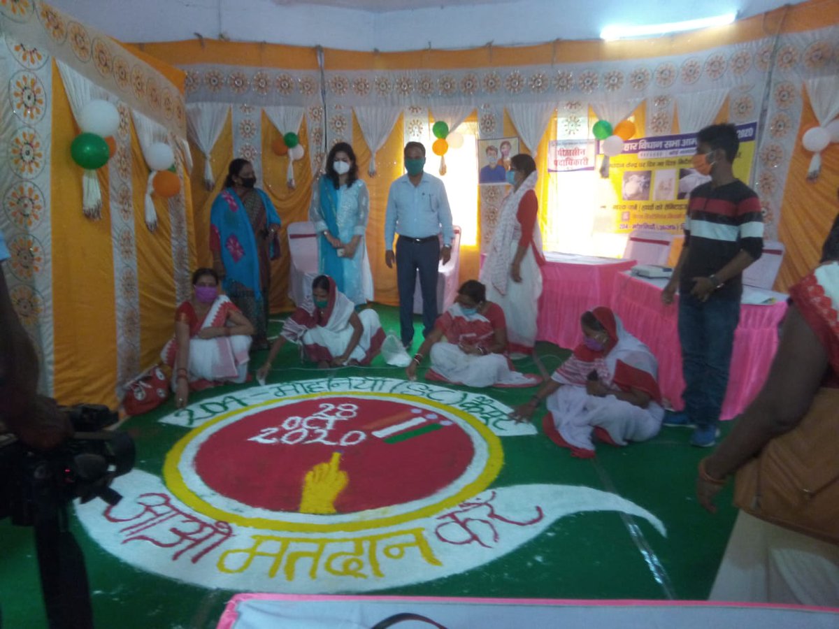 KaimurSveep's tweet photo. मोहनिया में डमी मतदान केंद्र का उद्घाटन जिला पदाधिकारी द्वारा किया गया। इस मतदान केंद्र पर कोविड-19 के सारे मानकों का ख्याल रखा गया था।

@BiharHealthDept 
@CEOBihar 
@DistrictKaimur 
@ECISVEEP 
@nawal_ias 

#ElectionDepartmentBihar
#SveepKaimur https://t.co/v7cvyYfJoT