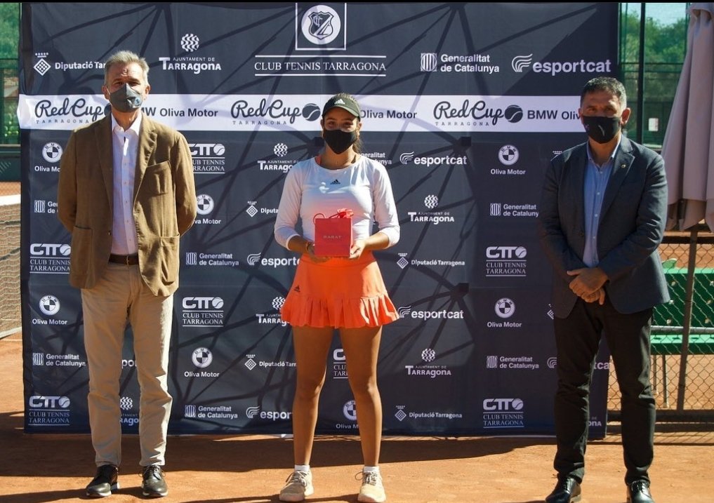 <a href="/esportcat/">Esports</a> al lliurament de premis de la 2a <a href="/redcuptarragona/">Red Cup BMW Oliva Motor</a> Torneig Internacional Juvenil
<a href="/ITF_Tennis/">ITF_Tennis</a>
<a href="/FCatTennis/">Tennis Català</a>
<a href="/Dipta_cat/">Diputació de Tarragona</a>

#esportcat
Gràcies👏<a href="/TennisTarragona/">Club Tennis Tarragona</a>👍

✅Quadre masculí 
🥇Xavi Matas
🥈Alejandro Manzanera

✅Quadre femení 
🥇Carolina Gómez 
🥈Maria Dzemeshkevich