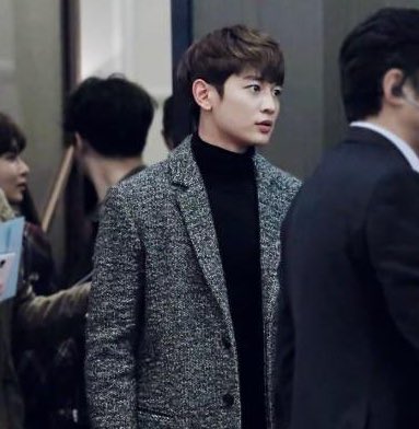 his hair looks so soft omg