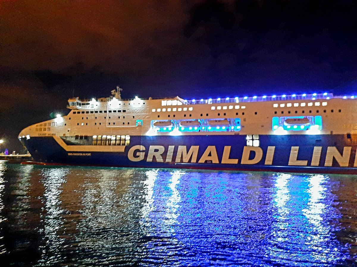 portoxrafa's tweet photo. Cruise Roma inbound #barcelonaport #BCNPort #pilotboat https://t.co/q5EVAp3LHl