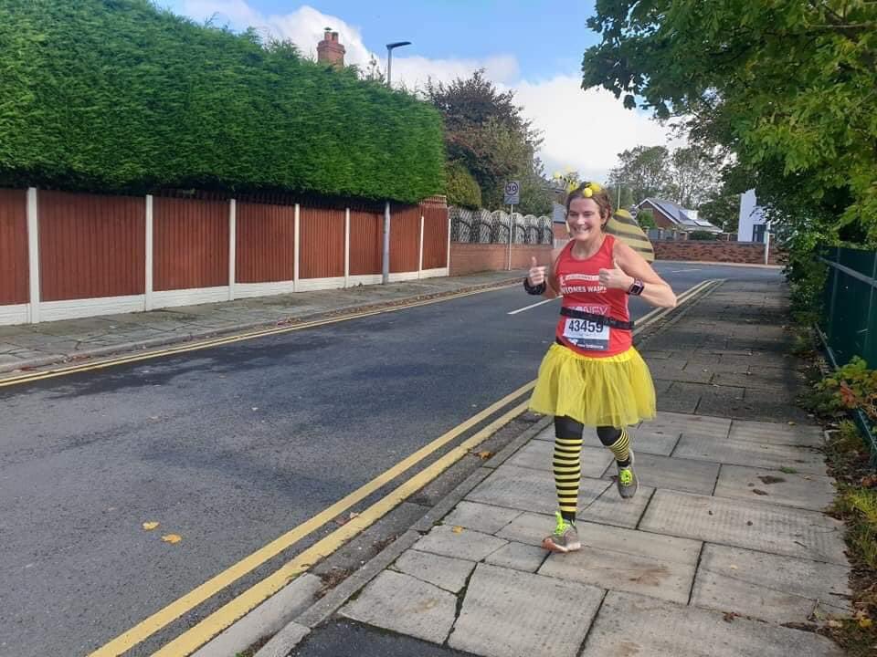 WidnesWasps's tweet image. A huge well done to our three Wasps, Rachel, Sue &amp;amp; Victoria for their virtual #vlm2020 today. 26.2 miles buzzing around the streets of #Widnes and surrounding areas instead of our capital. We’re so proud of them 🐝👏😊