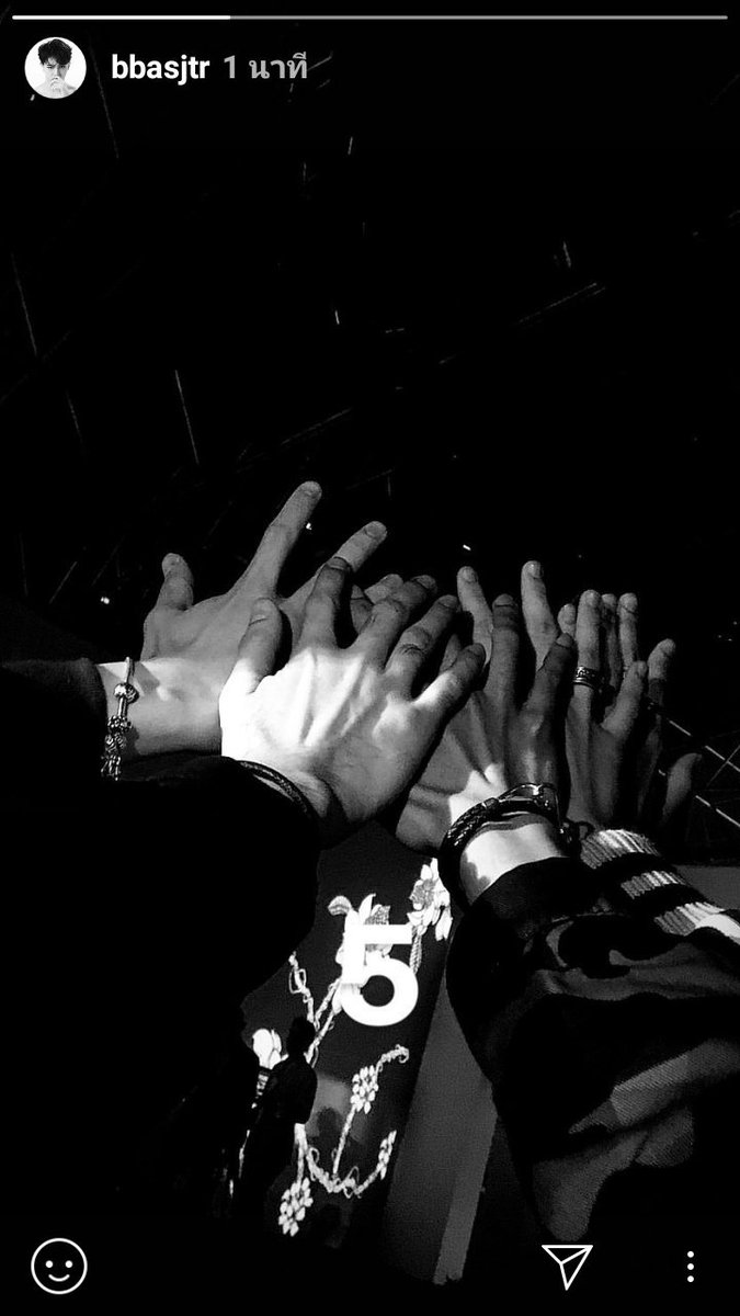 followu_kt's tweet photo. ♡ ครบรอบ​ 2​ ปี​ ♡ #LetsgoSBFIVE

🎶 จับมือฉันไว้
กระโดดให้สูงลอยกลางอากาศ
ดีดตัวขึ้นข้ามผ่าน
ความหลังที่มันบังตา เธอไว้
อย่ามองข้างล่าง
จะเกิดอะไรขึ้นมา
อย่าปล่อยมือได้ไหม
หากสิ้นแรงร่วงลงไป
มือฉันจะคอยดึงเธอไว้เอง​ 🎶

#บาสเด็กอ้วนที่แท้จริง​ @basjtr
#SBFIVE​ #HighFive​ 🖐️ https://t.co/go5et8o6zl