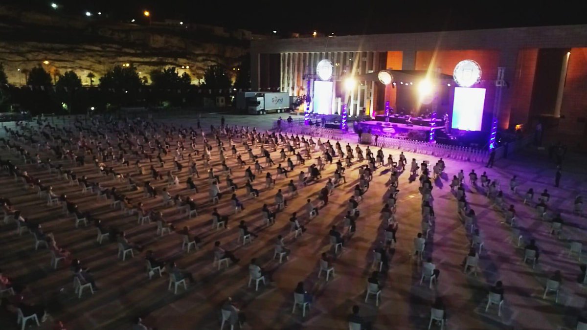 Yaziyor's tweet photo. Şanlıurfa'da harika bir akşam oldu. Şiiri, türküyü bahane edip dertleştik dostlarla. Organizasyon ve ev sahiplikleri için @zabeyazgul Başkanın şahsında bütün kardeşlerime ve bizi yalnız bırakmayan dostlara bin şükran 🌷🙂 https://t.co/mvqKUZTPSm
