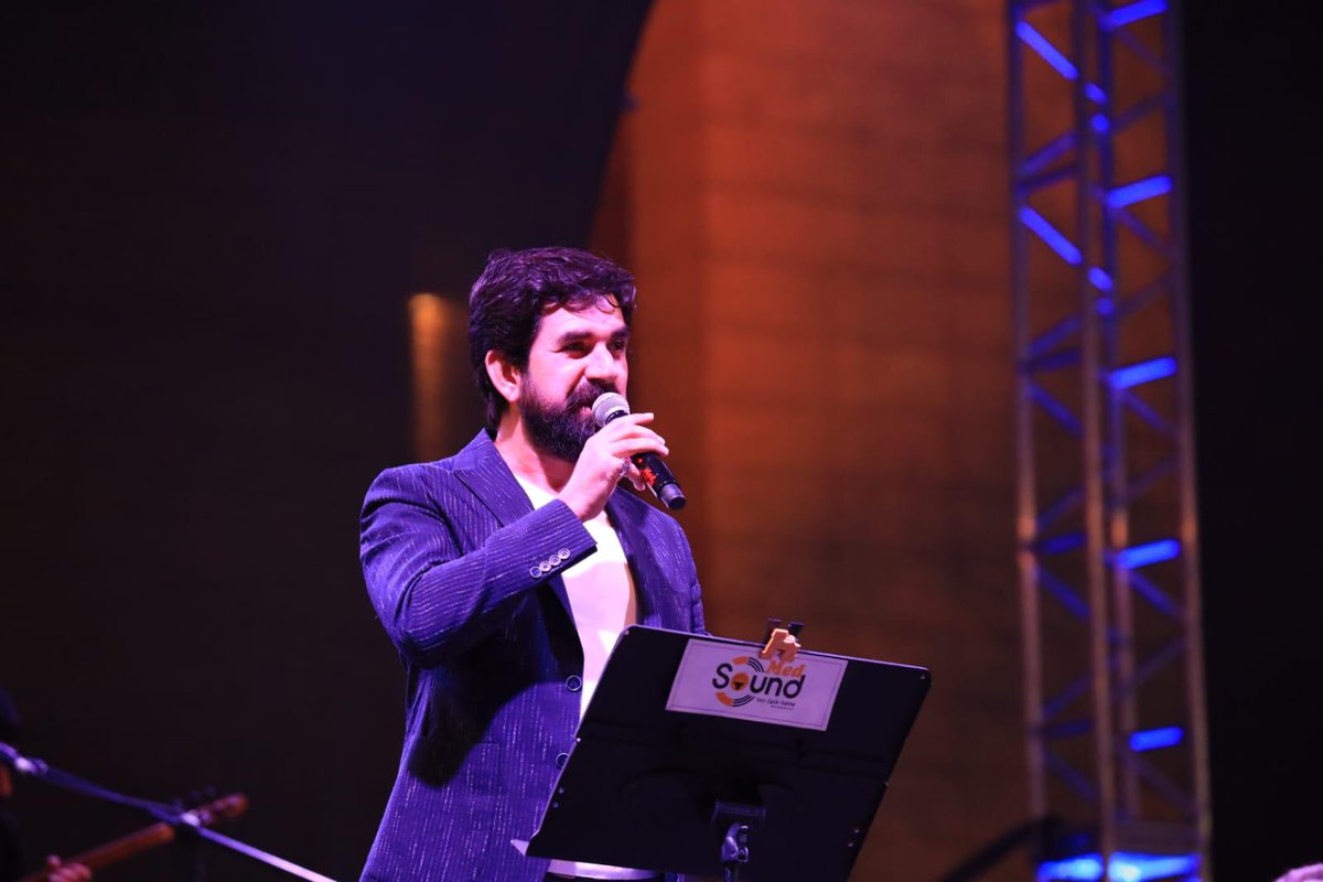 Yaziyor's tweet photo. Şanlıurfa'da harika bir akşam oldu. Şiiri, türküyü bahane edip dertleştik dostlarla. Organizasyon ve ev sahiplikleri için @zabeyazgul Başkanın şahsında bütün kardeşlerime ve bizi yalnız bırakmayan dostlara bin şükran 🌷🙂 https://t.co/mvqKUZTPSm