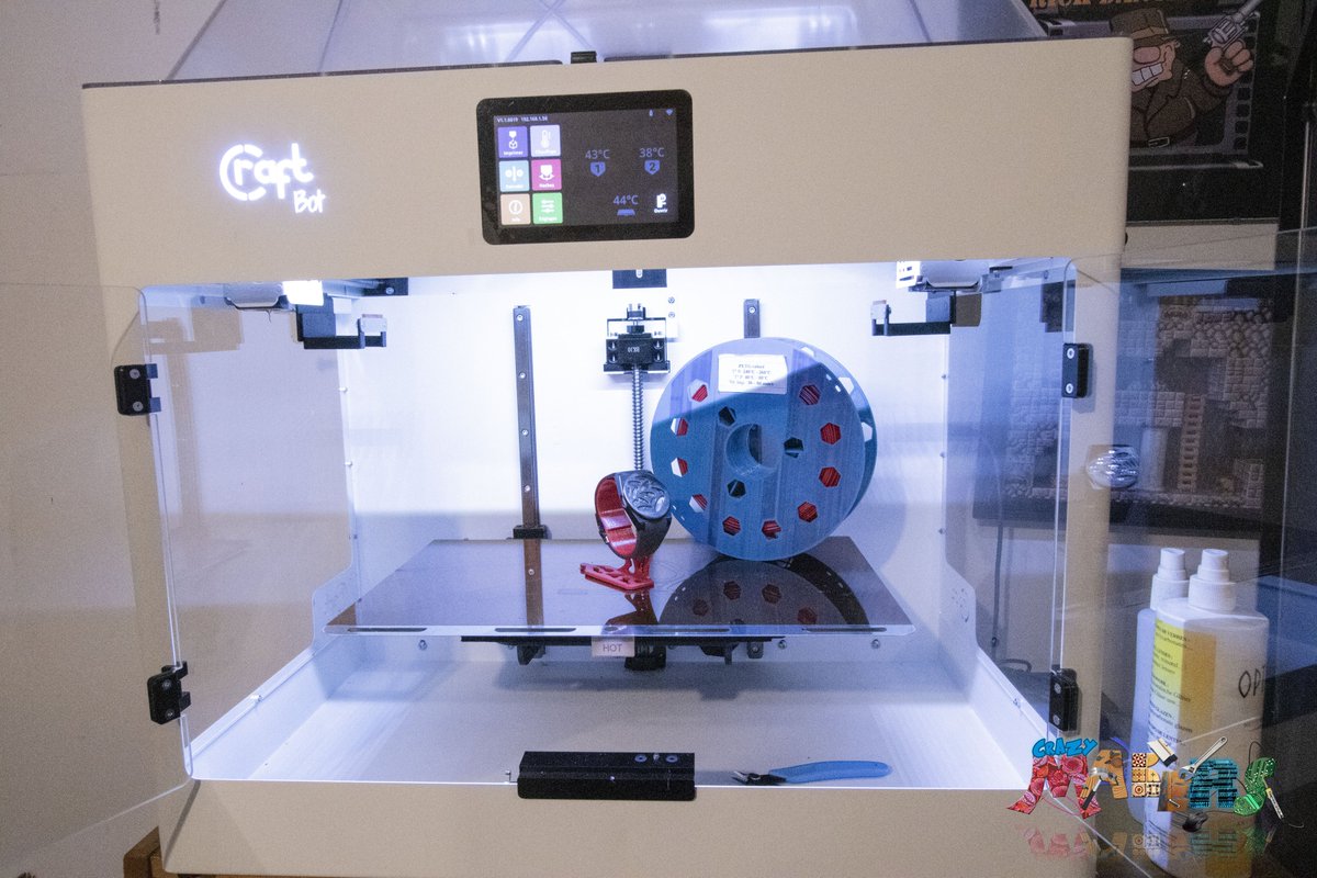 CrazymakersF's tweet photo. Impression d'un support de montre.
Craftunique CraftBot Flow IDEX équipée de son dôme et de portes.
Filament PTEG rouge de chez Awv3D
Design sous(Autodesk Fusion 360
#craftbot #flowidexgeneration #awv3d #3dfilament #montre #CraftUnique #design #PTEG https://t.co/OOqziDwMRh