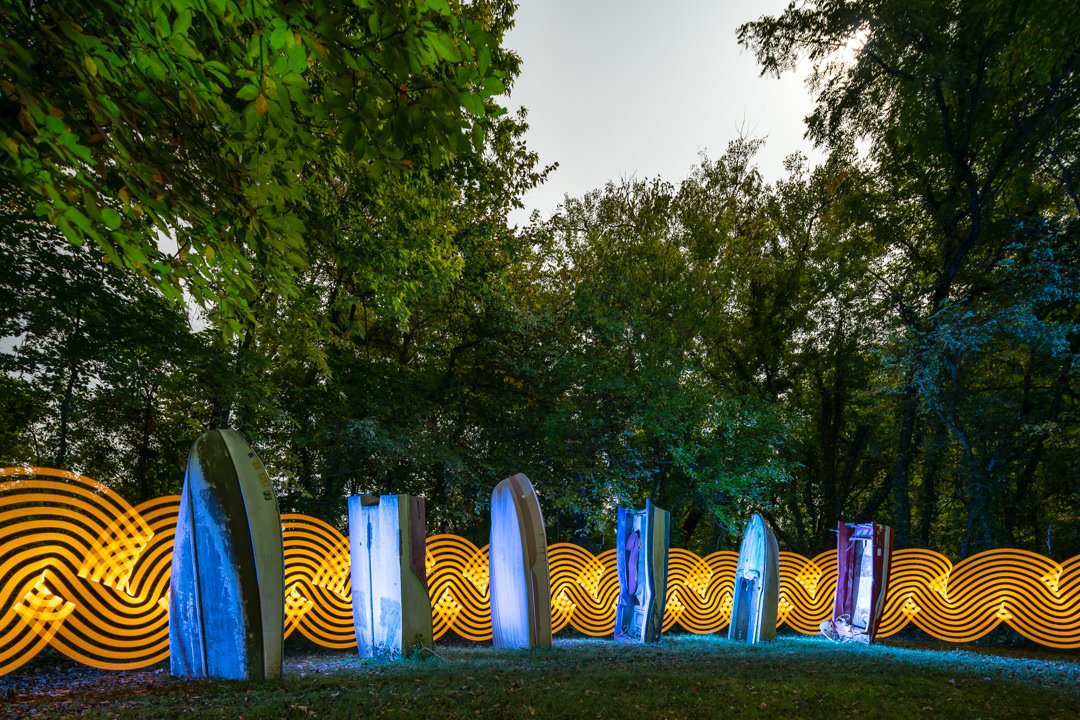 notleyhawkins's tweet image. Boathenge in Boone County, Missouri by Notley Hawkins. #missouri #lightpainting #pixelstick #boat #boathenge #bluelight #orangelight #art #artinstallatoin #sculpture #foliage #greenery #trees #night #nocturne #longexposure notleyhawkins.com