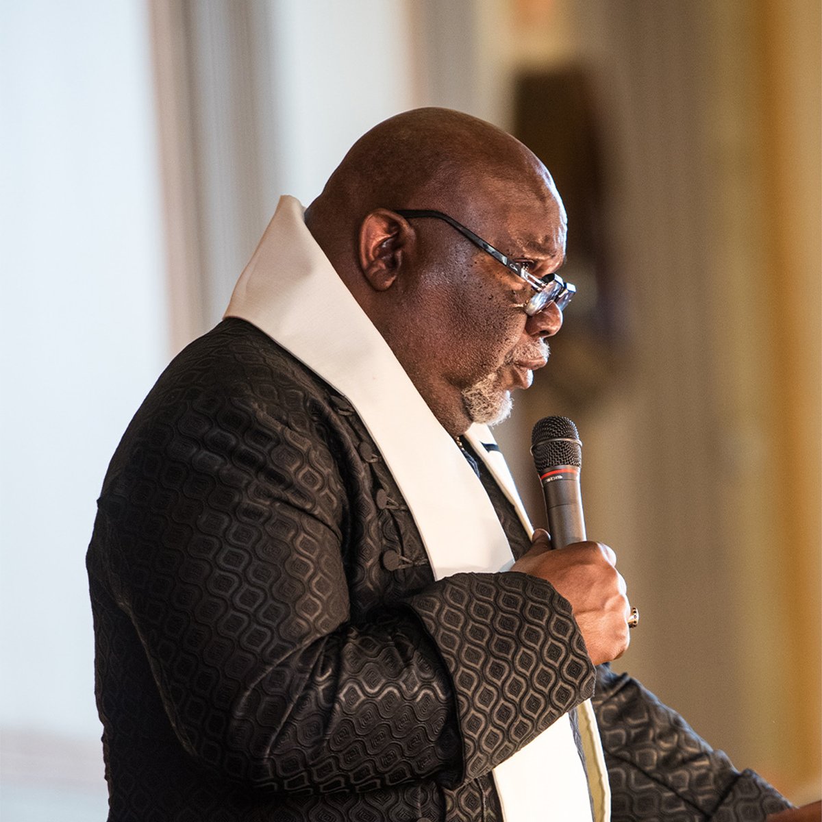 FirstLadyJakes's tweet photo. This Sunday morning, we commemorate our dear brother, @BishopJDEllis. You were the ship that helped so many people make it to the other side. We love you.
Subscribe to https://t.co/b1NN4KaZfS to watch #PreachinginPieces by @BishopJakes.
#TPHOnline https://t.co/T9AtJwX8OM