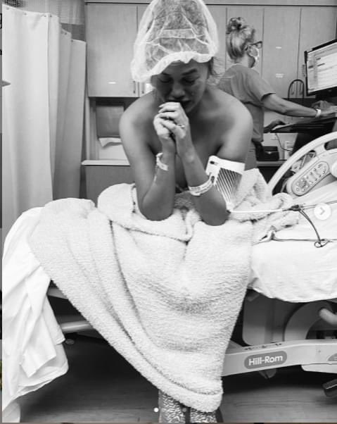 LoVbeinMeeee's tweet photo. Every time I see this picture I cry. I cry because I feel her heartbreak, because I feel her pain, because I’ve been her...twice. 
Love her or hate her, she represents 1 in 4 women who know the devastation.  Oct. is Pregnancy &amp; Infant Loss month...but our heartbreak is everyday. https://t.co/Ph5dBVRZpF