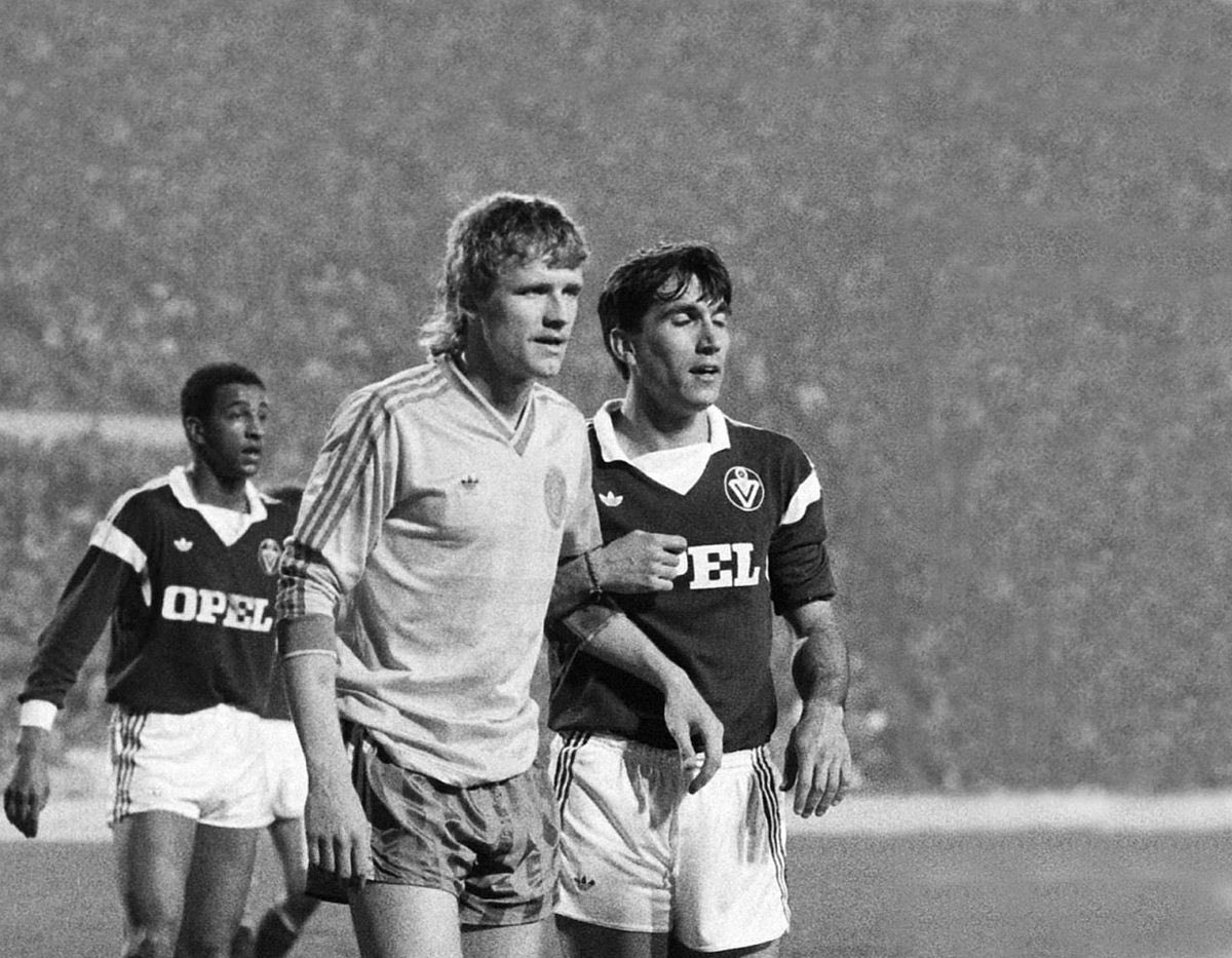 royankean's tweet photo. @1fclokleipzig 
Eine Lok Leipzig Legende hat heute Geburtstag 🎂 Matthias Lindner. Alles Gute zum 55. Geburtstag Matthias! Ein wahrer Lok Leipzig Held. 

#lokleipzig #happybirthday #legende #tradition #heldenstatus #einheldvom1987 https://t.co/rgph0dJ1l8