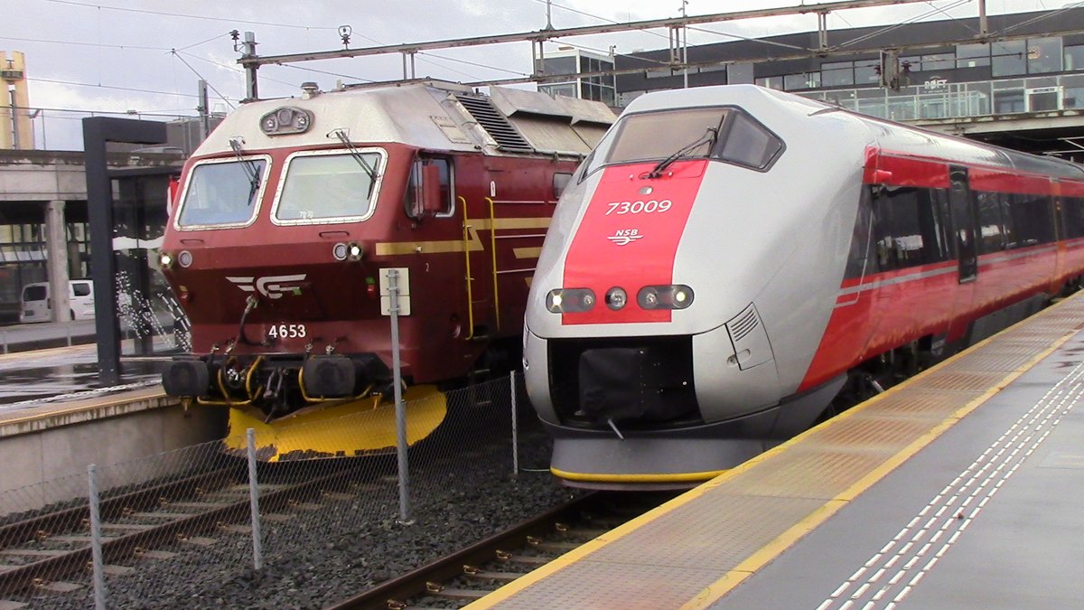 AlistairDusty's tweet photo. @Coastway_Will #TwitterTrainGallery Di4 635 and 73009 sit and await their respective departures from Trondheim in May of this year :P https://t.co/z5IvtkMSgo