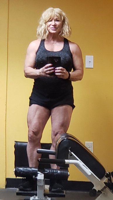 Leg Day... and loving it! https://t.co/8i2cyWNtXc https://t.co/siZNwZbkd6