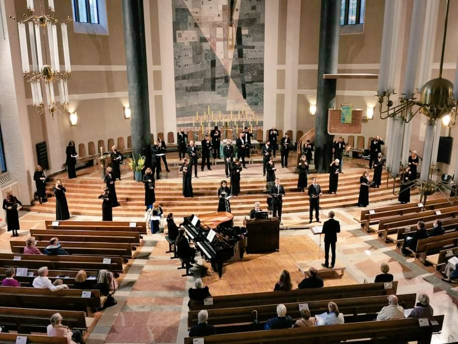 benedikthaag's tweet photo. Endlich wieder Konzerte:
Bin so dankbar für zweimal Rossini mit einem fantastischen Sängerquartett, tollen Musikern an Flügeln &amp; Harmonium sowie einem ausdrucksstarken Chor in Kleinbesetzung. https://t.co/st74xRL5BQ