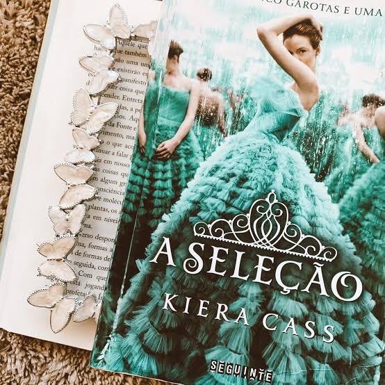 IamshreaveVini's tweet photo. livros de A seleção como memes da jojo todynho na fazenda — a thread; https://t.co/GmbT7Bur76