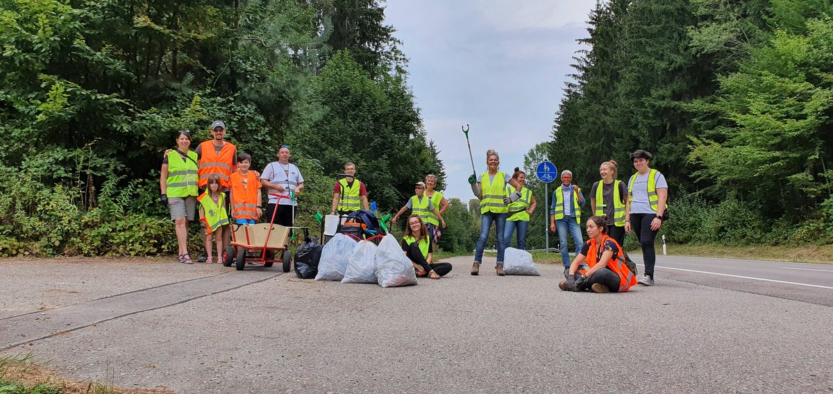 KlettgauC's tweet photo. @day_germany Wir waren dabei. Gemeinsam mit @FridayForFuture Waldshut haben wir die Erde ein wenig sauberer gemacht! https://t.co/nhCvPBmKbf