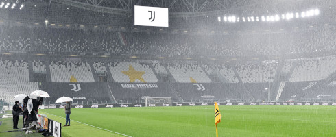 footballitalia's tweet image. BLOG: Juventus v Nobody 

After some of the craziest 24 hours in the history of Italian Football, #Juventus arrived with a line-up for a game they knew would not be played. @LoreBetto writes from the Allianz Stadium football-italia.net/160160/juventu… #JuveNapoli #SerieA #SerieATIM