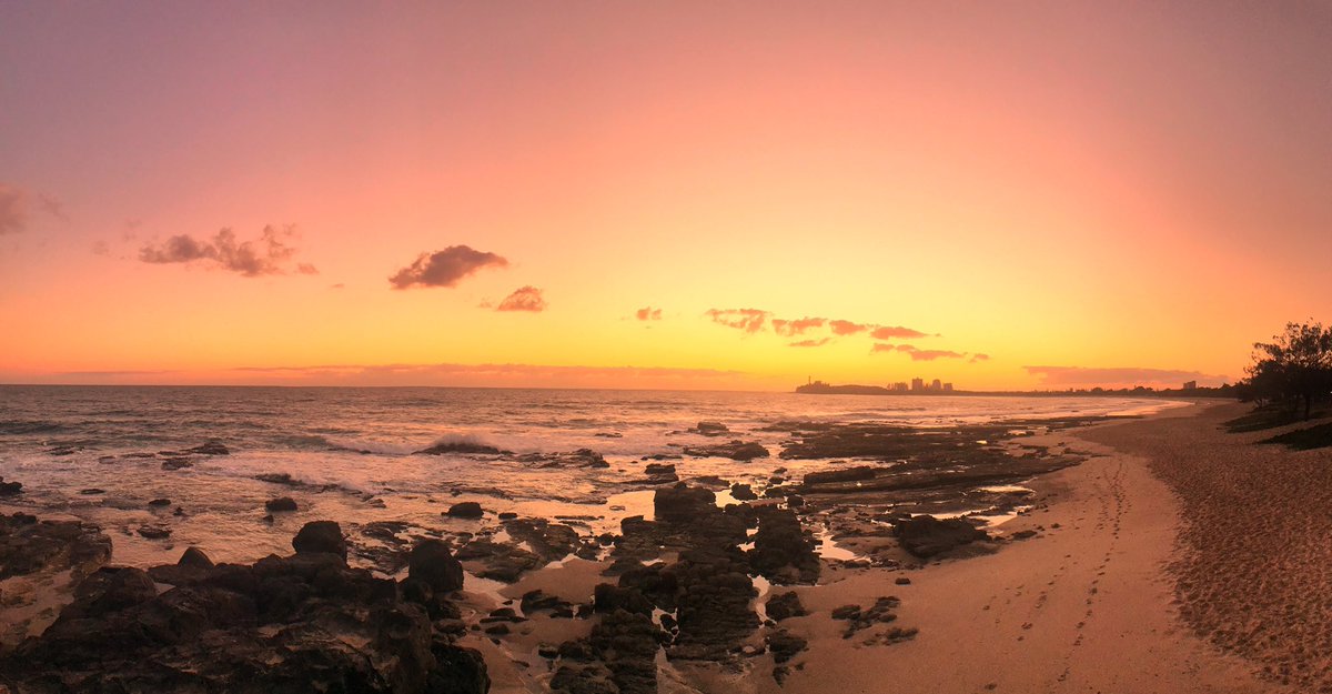 blackiwiroo's tweet photo. Queens Birthday Monday done right at #MooloolabaBeach as the sun rose over the #ocean.
Springs skies deliver yet again with #hues & #colour that light up above.
Enjoy the public holiday & here’s to a new week 👍🏻
#SunshineCoast #Queensland #Beaches #Spring2K20 https://t.co/ksgEjETS9F