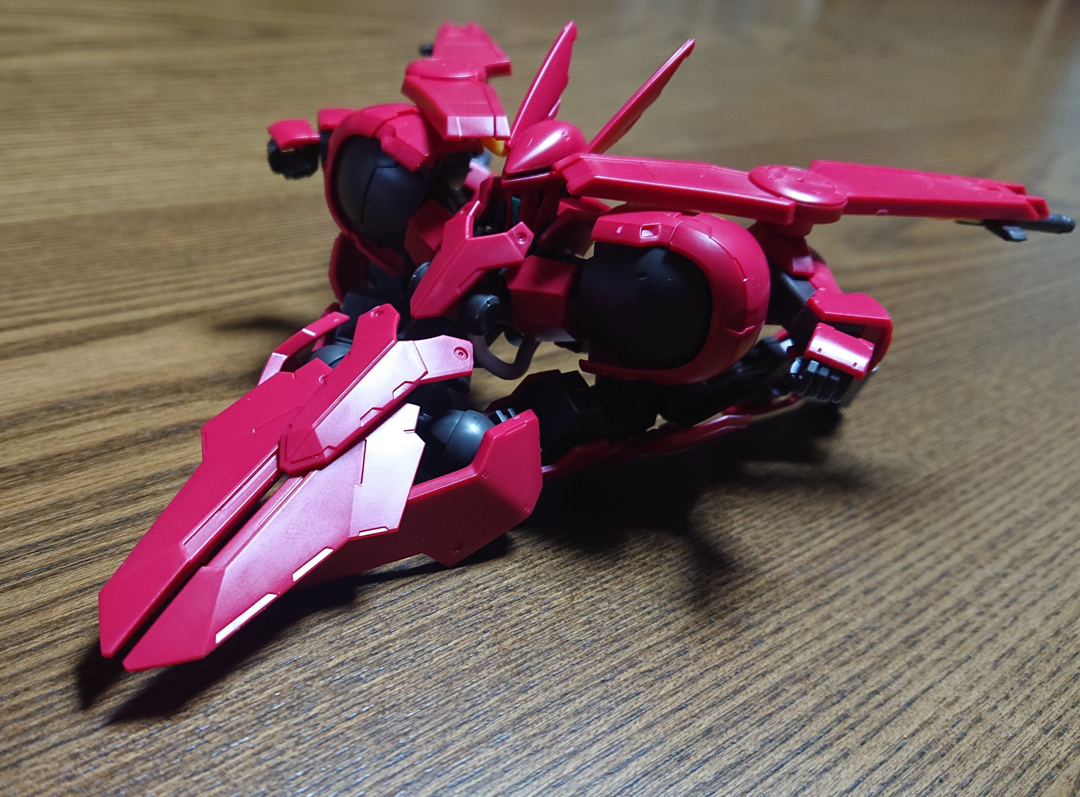 イワタ Age 2 ストライダーフォーム すごく綺麗な飛行形態って感じ 個人的には余剰パーツとか出ない変形が好きなので 股関節だけちょっと惜しいけど Hgのサイズでこの変形を再現するには仕方ない カッコいいのが一番 ガンプラ T Co